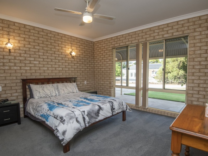 11 Lakeside Drive, Lake Boga VIC 3584
