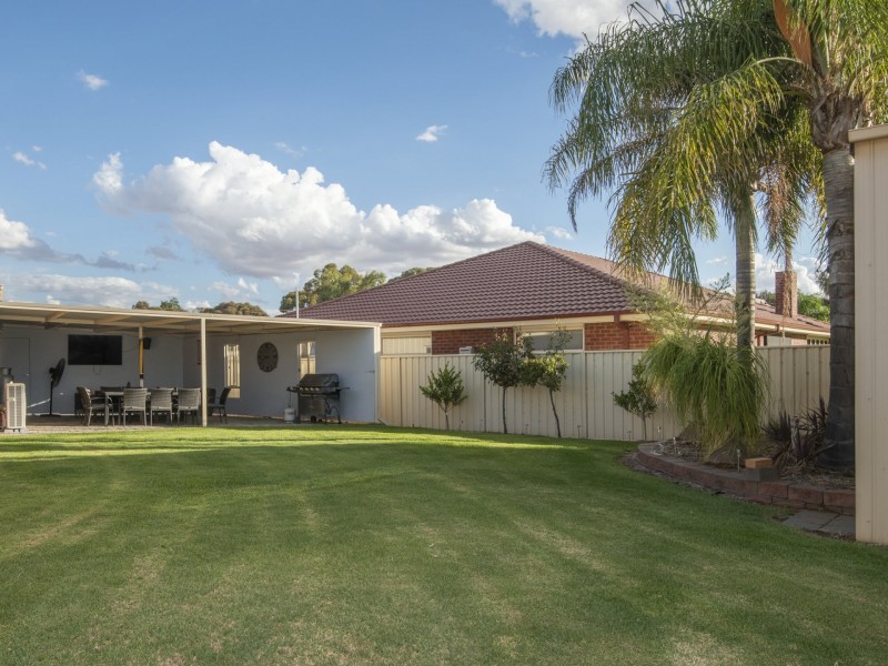 11 Lakeside Drive, Lake Boga VIC 3584