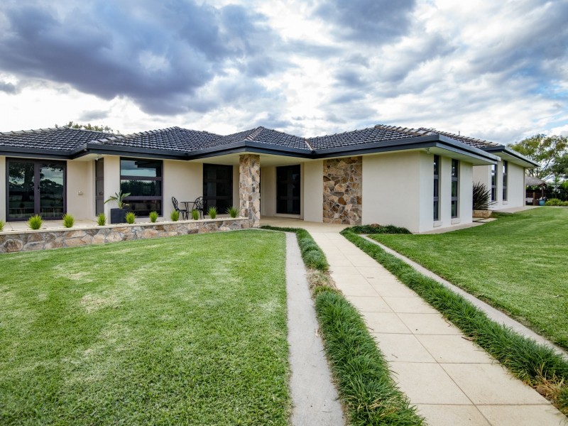 36 Bombardieri Lane, Swan Hill VIC 3585