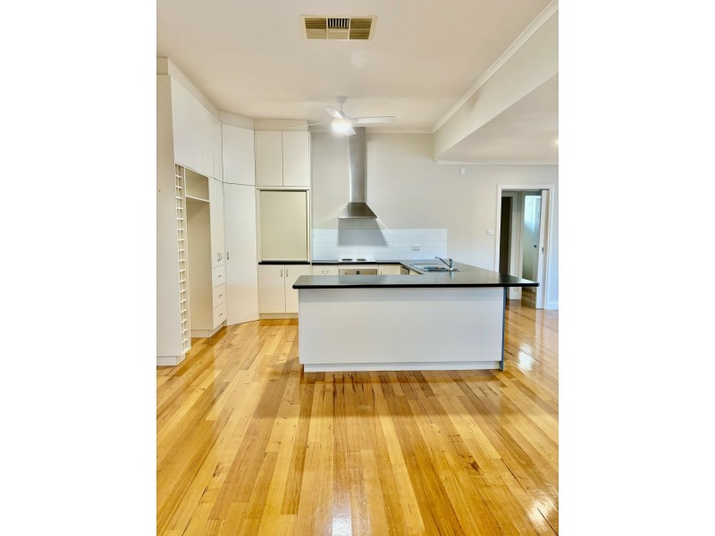 12 Kerang Street, Lake Boga VIC 3584