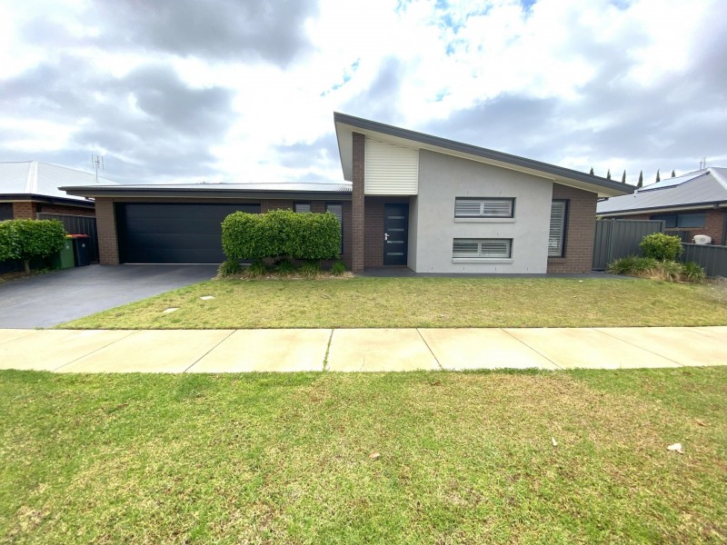 16 Sandalwood Avenue, Swan Hill VIC 3585