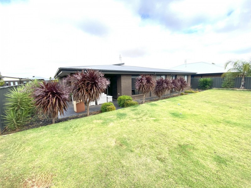 16 Sandalwood Avenue, Swan Hill VIC 3585