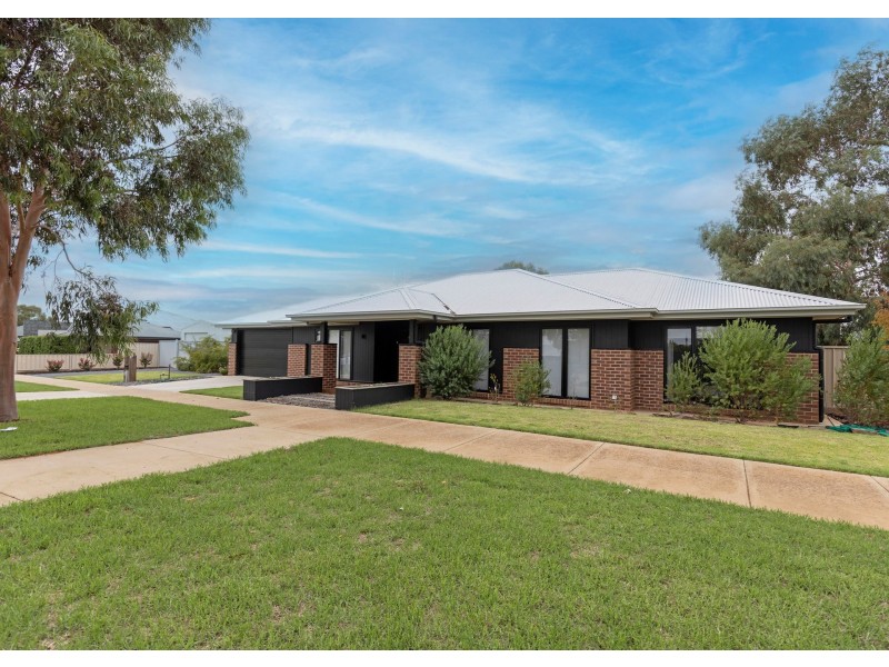 23 Boobialla Drive, Swan Hill VIC 3585