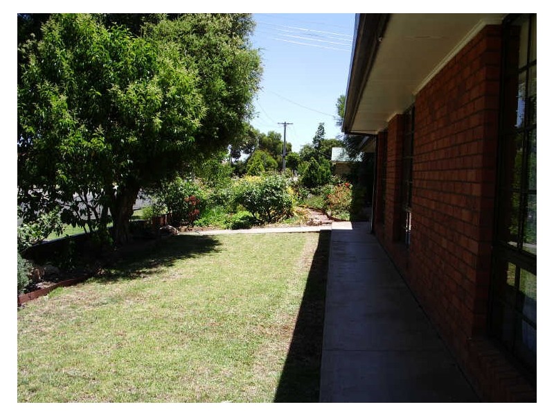 9 Cobham Avenue, Swan Hill VIC 3585