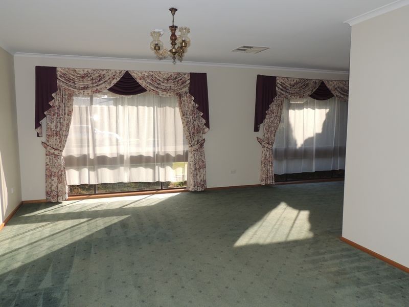 10 Wilkins Grove, Swan Hill VIC 3585