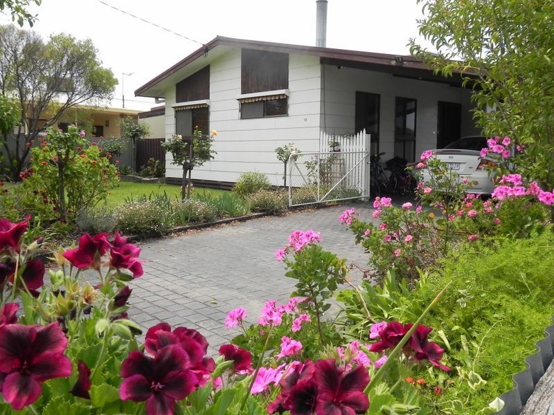 19 Holloway Grove, Swan Hill VIC 3585