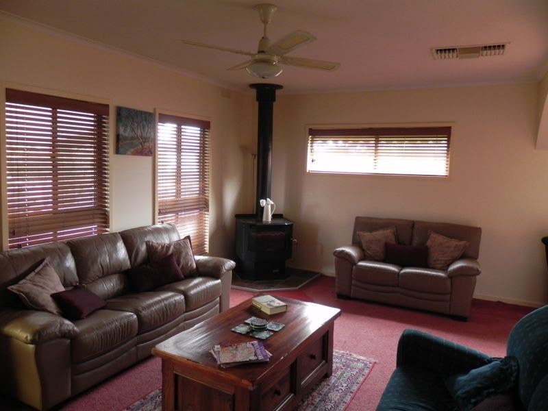 19 Holloway Grove, Swan Hill VIC 3585