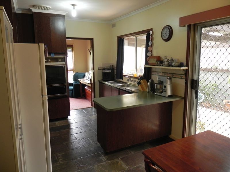 19 Holloway Grove, Swan Hill VIC 3585