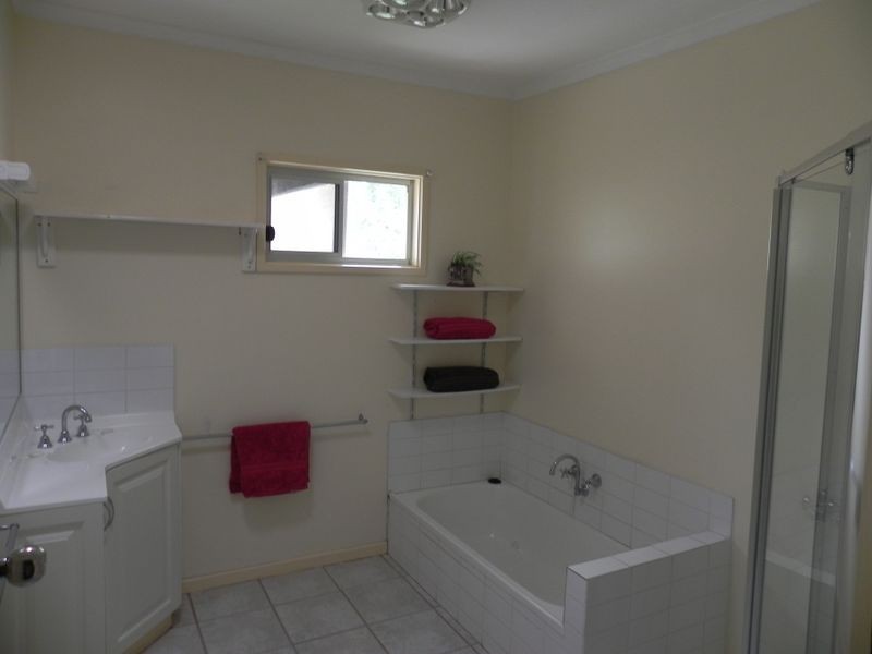 19 Holloway Grove, Swan Hill VIC 3585