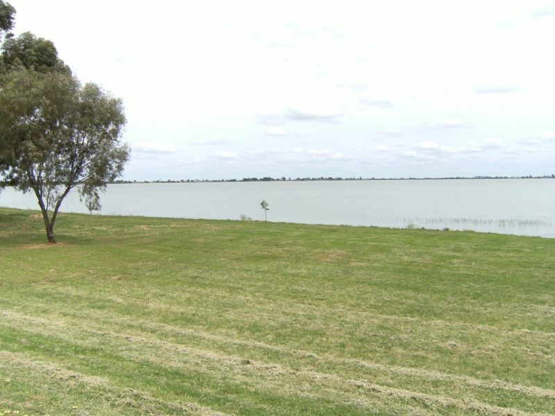 395 Lakeside Drive, Lake Boga VIC 3584
