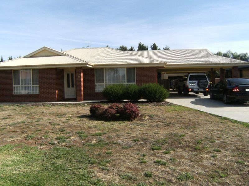 14 Cleeland Drive, Swan Hill VIC 3585