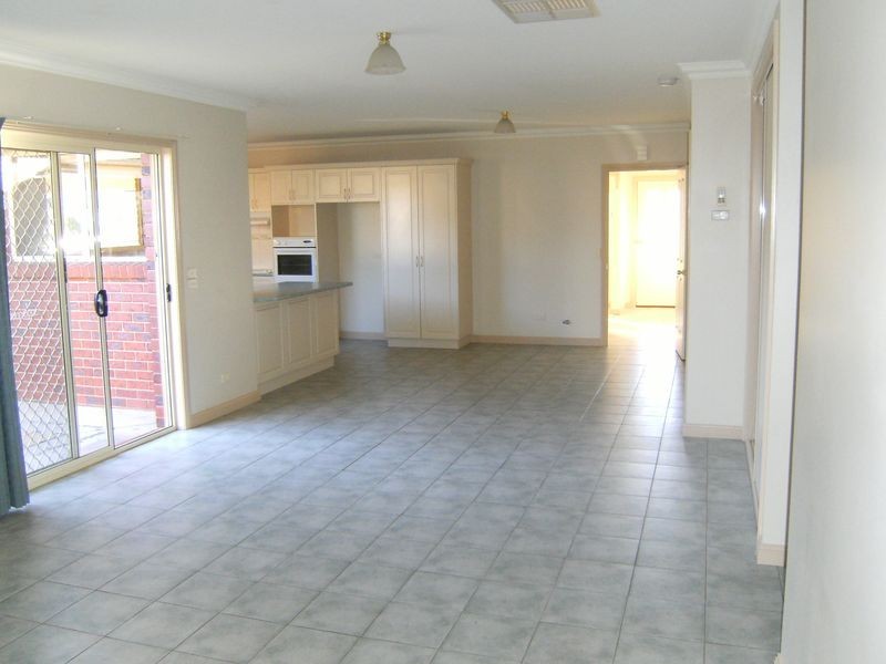 14 Cleeland Drive, Swan Hill VIC 3585