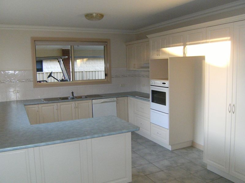 14 Cleeland Drive, Swan Hill VIC 3585