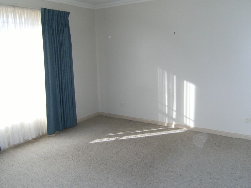 14 Cleeland Drive, Swan Hill VIC 3585