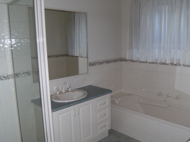 14 Cleeland Drive, Swan Hill VIC 3585