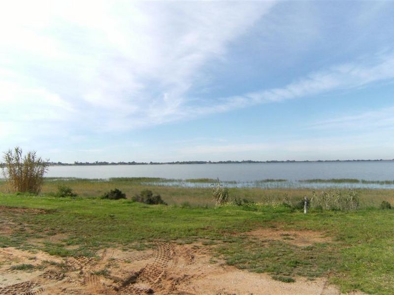 137 Lakeside Drive, Lake Boga VIC 3584