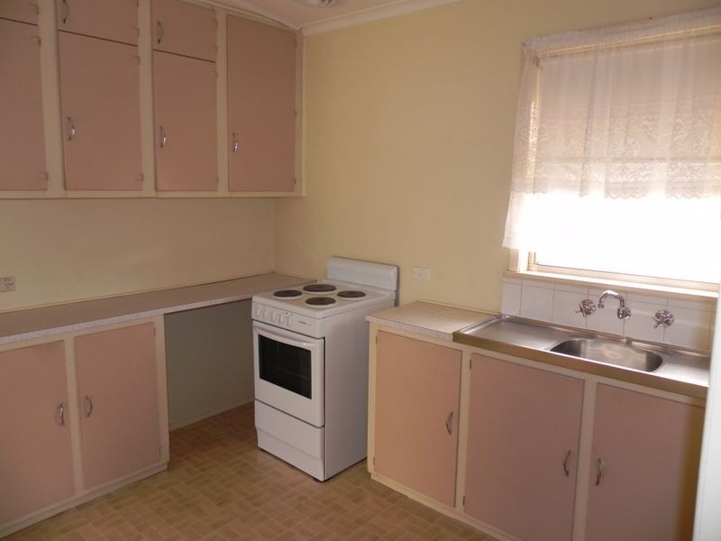 15 Bruton Grove, Swan Hill VIC 3585