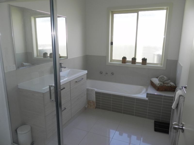 53 Stradbroke Avenue, Swan Hill VIC 3585