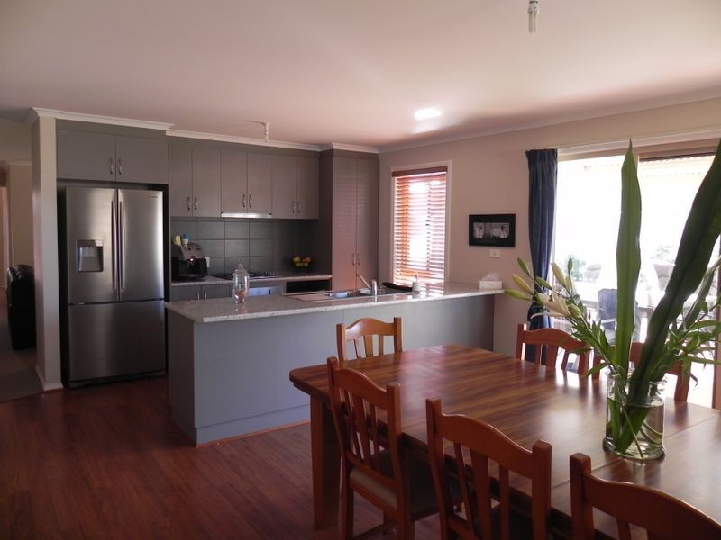 14 Boobialla Drive, Swan Hill VIC 3585