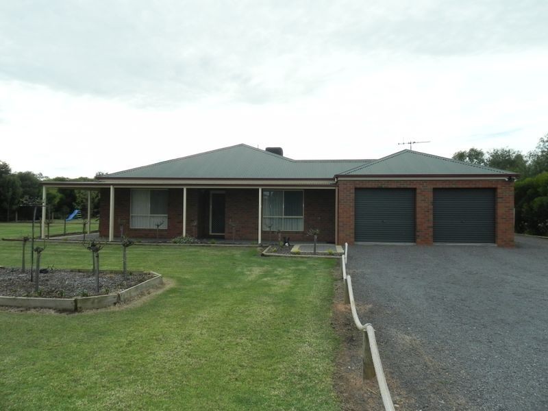 30 River Oaks Drive, Swan Hill VIC 3585