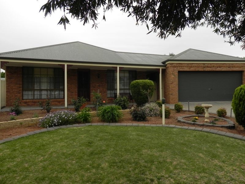 44 Parkview Drive, Swan Hill VIC 3585