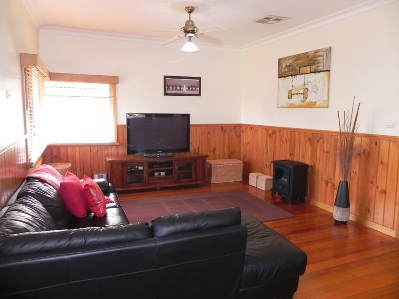 14 Douglas Avenue, Swan Hill VIC 3585