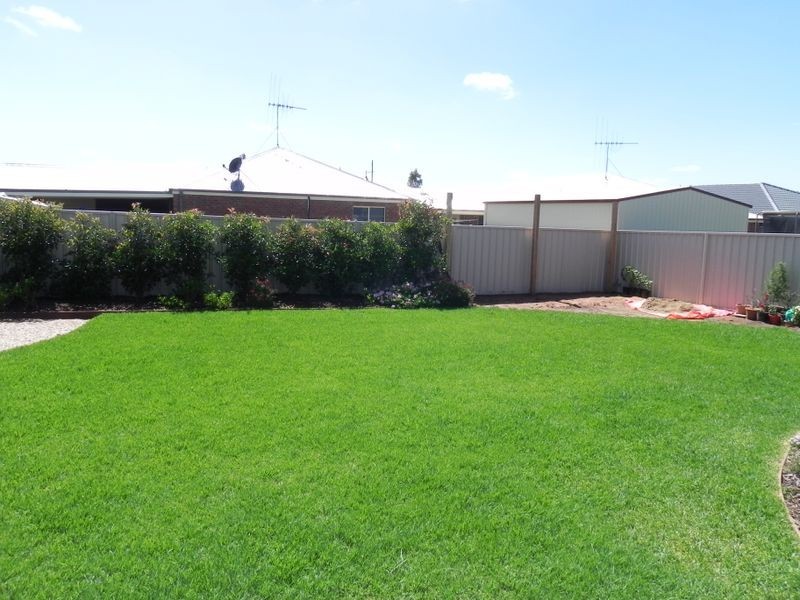 8 Merit Crescent, Swan Hill VIC 3585