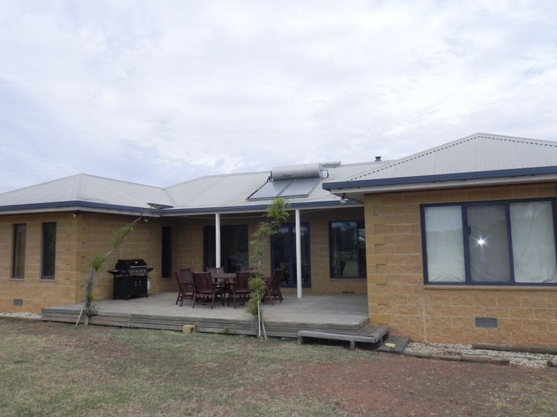 22 Algie Road, Wood Wood VIC 3596