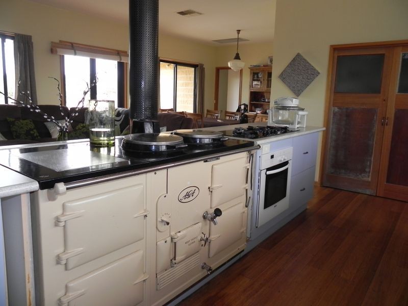 22 Algie Road, Wood Wood VIC 3596