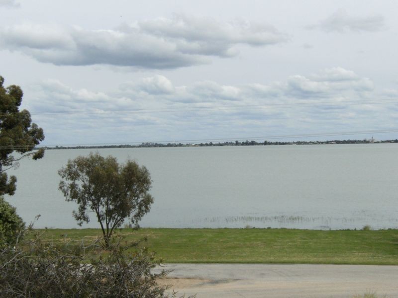 393 Lakeside Drive, Lake Boga VIC 3584