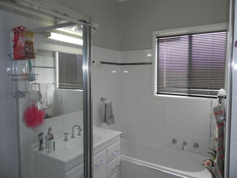 12 Holloway Grove, Swan Hill VIC 3585