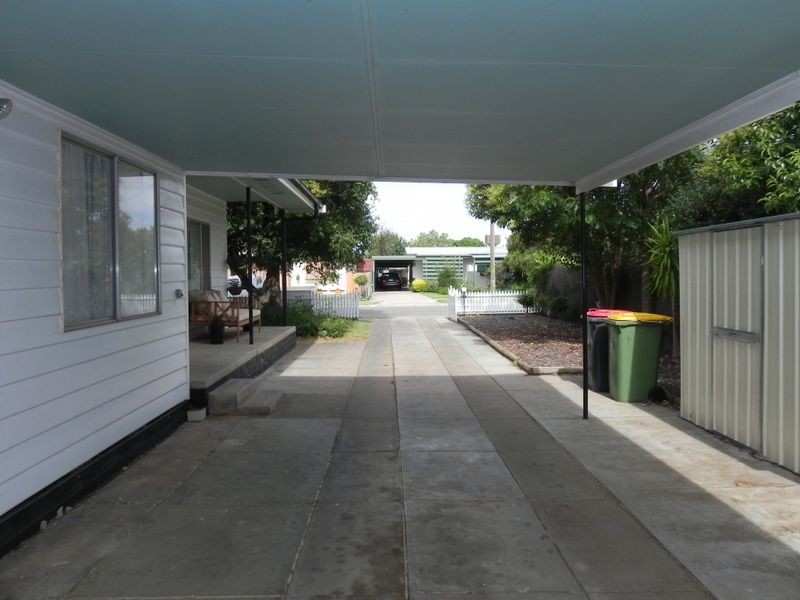 12 Holloway Grove, Swan Hill VIC 3585