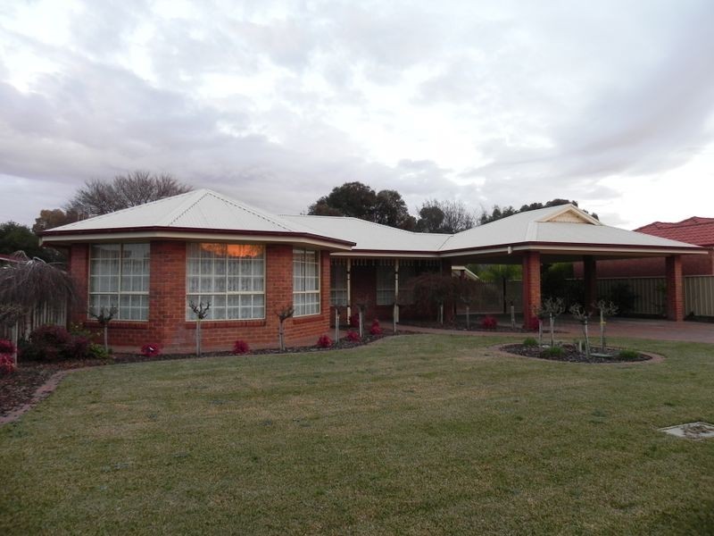 4 Cleeland Drive, Swan Hill VIC 3585