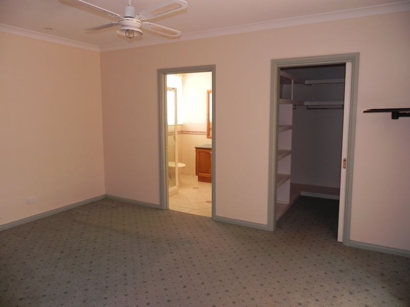 4 Cleeland Drive, Swan Hill VIC 3585