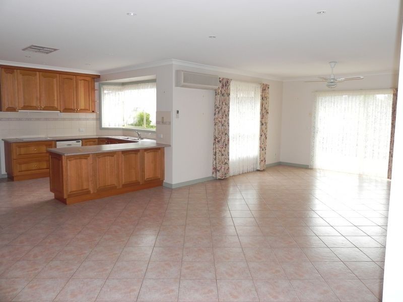 4 Cleeland Drive, Swan Hill VIC 3585