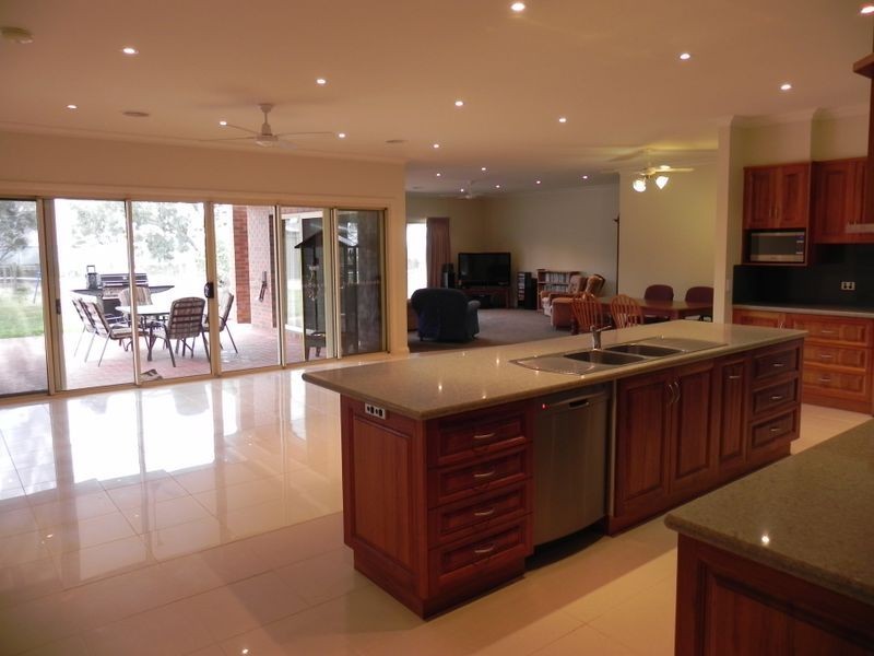 7 Yvonne Close, Swan Hill VIC 3585