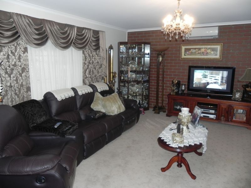 14 Wilkins Grove, Swan Hill VIC 3585