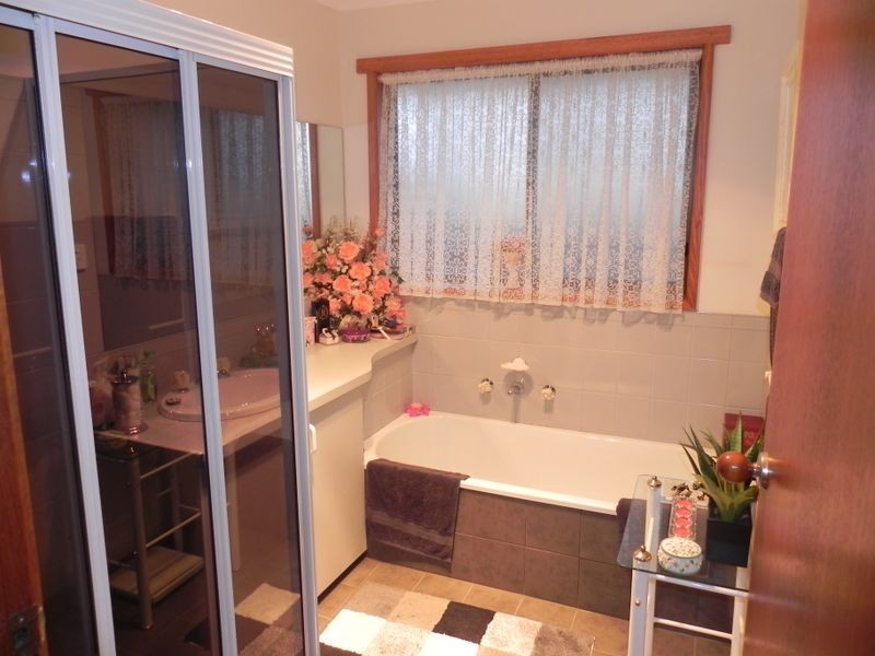 14 Wilkins Grove, Swan Hill VIC 3585