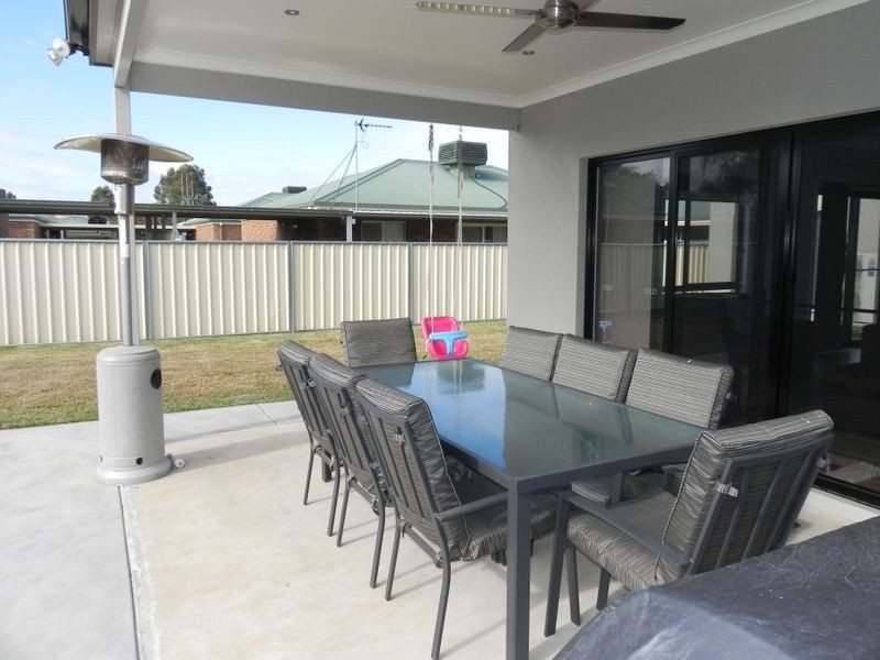 17 Dellar Court, Swan Hill VIC 3585