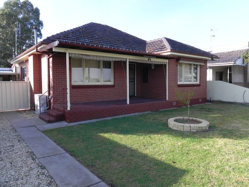 11 Douglas Avenue, Swan Hill VIC 3585