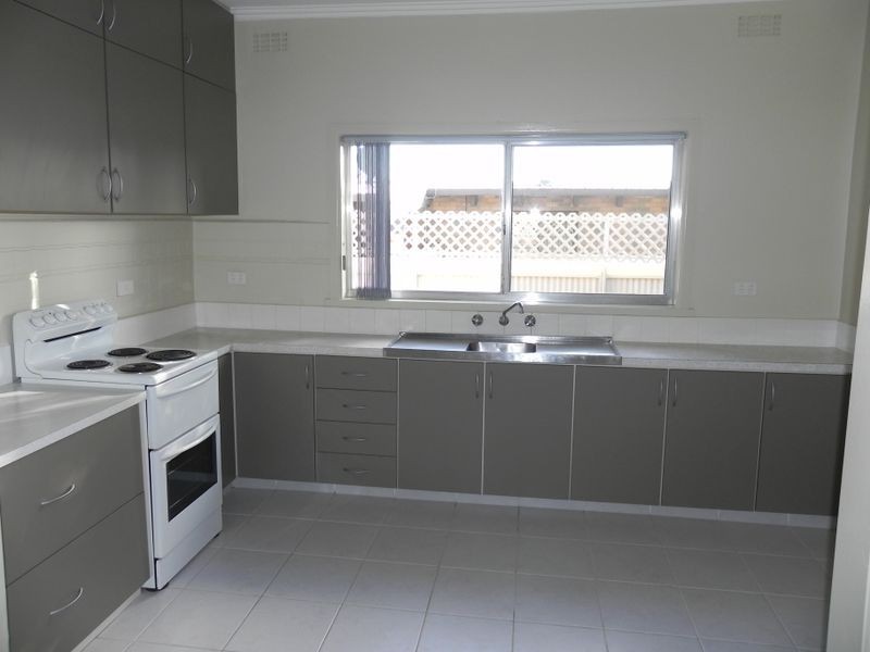 11 Douglas Avenue, Swan Hill VIC 3585