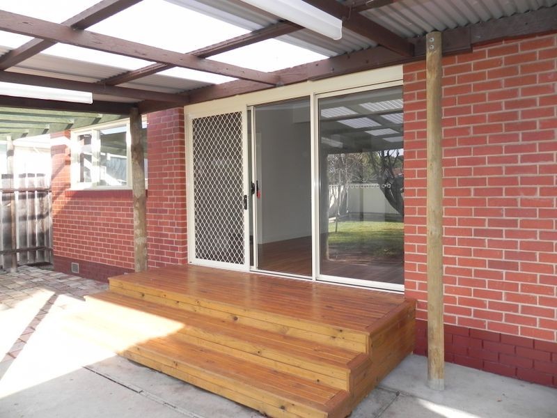 11 Douglas Avenue, Swan Hill VIC 3585