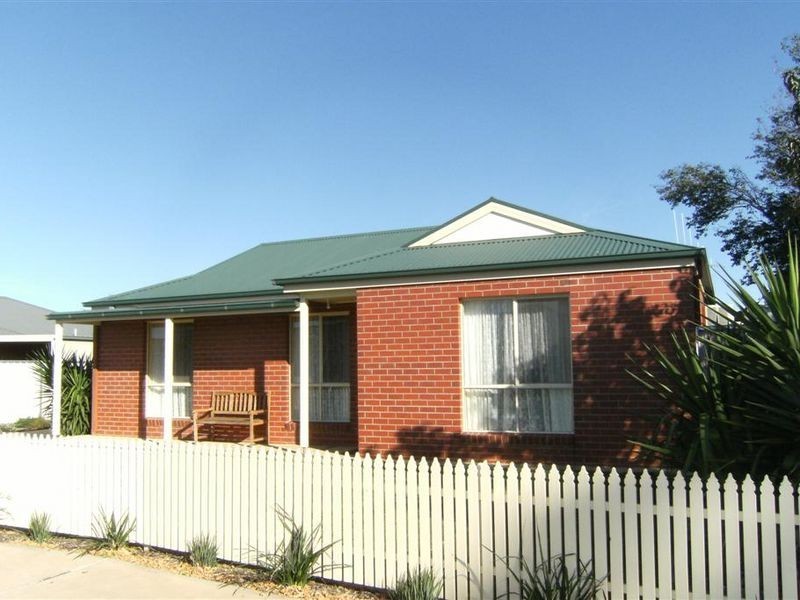 1/2 Dellar Street, Swan Hill VIC 3585