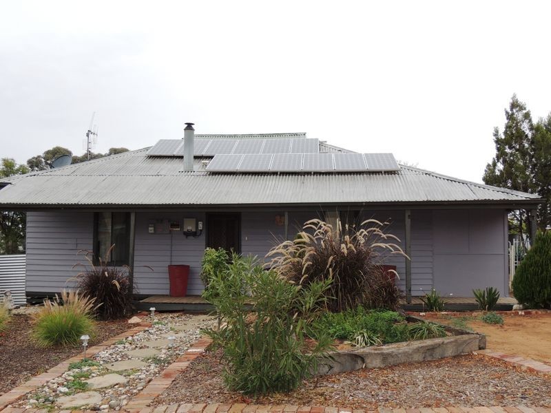 18 School Hill Road, Nyah VIC 3594