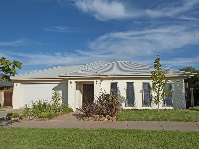 17 Boree Drive, Swan Hill VIC 3585