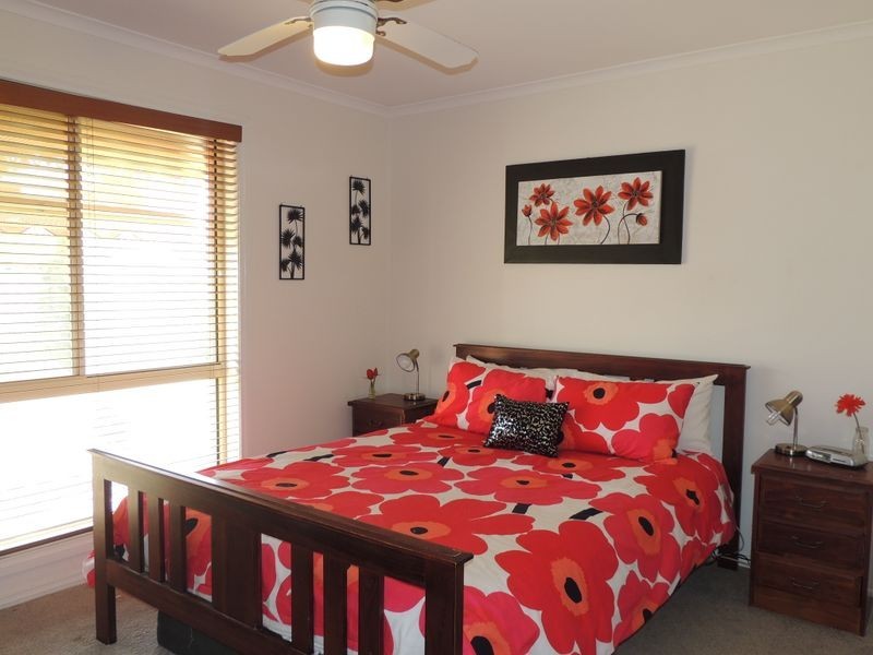 2/66 Poole Boulevard, Swan Hill VIC 3585