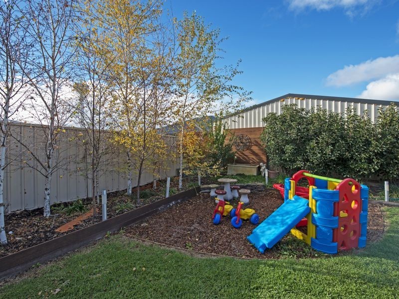 8 Merit Crescent, Swan Hill VIC 3585