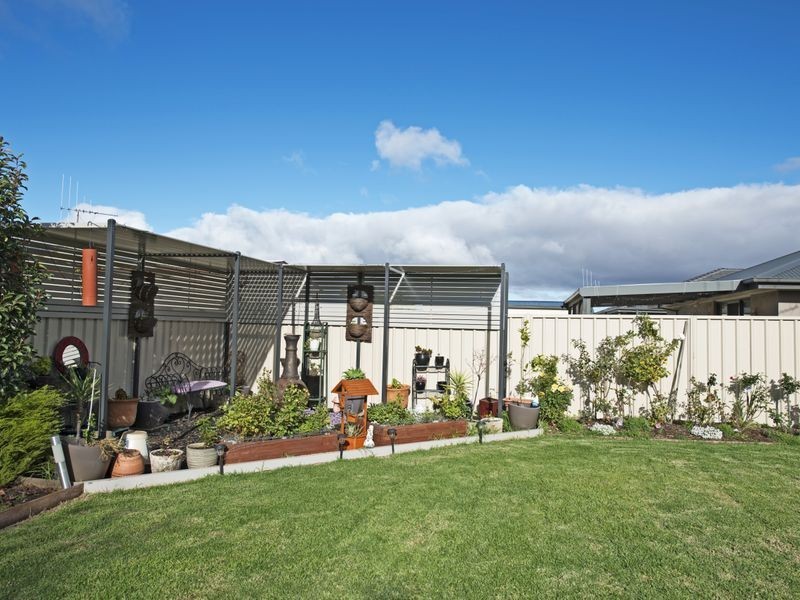 8 Merit Crescent, Swan Hill VIC 3585