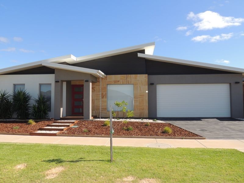 14 Merit Crescent, Swan Hill VIC 3585