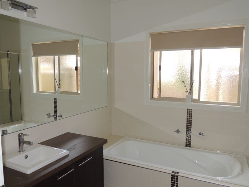 11 Currawong Court, Murray Downs NSW 3585